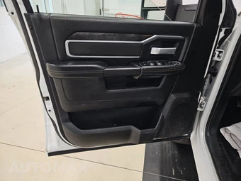 2024 Ram 3500 Cab Chassis SLT Crew Cab DRW – miniatura 9