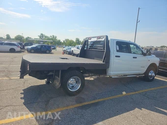 2024 Ram 3500 Cab Chassis SLT Crew Cab DRW – miniatura 4