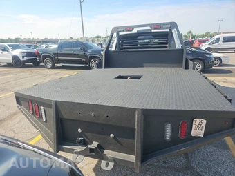 2024 Ram 3500 Cab Chassis SLT Crew Cab DRW – miniatura 5