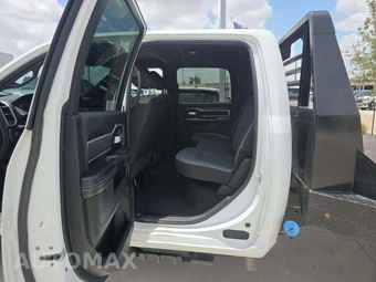 2024 Ram 3500 Cab Chassis SLT Crew Cab DRW - miniatura 13