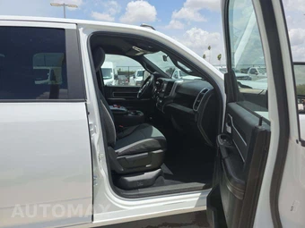 2024 Ram 3500 Cab Chassis SLT Crew Cab DRW - miniatura 17