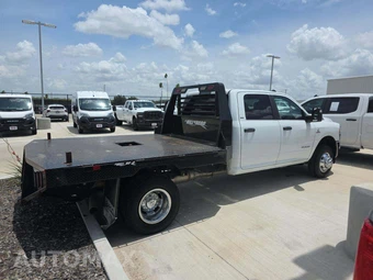 2024 Ram 3500 Cab Chassis SLT Crew Cab DRW - miniatura 4