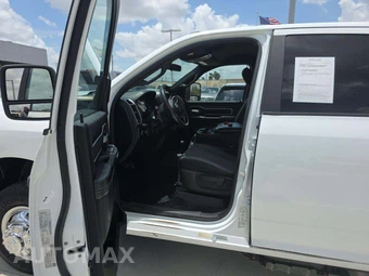 2024 Ram 3500 Cab Chassis SLT Crew Cab DRW - miniatura 6