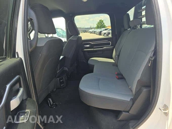 2024 Ram 3500 Cab Chassis SLT Crew Cab DRW – miniatura 13