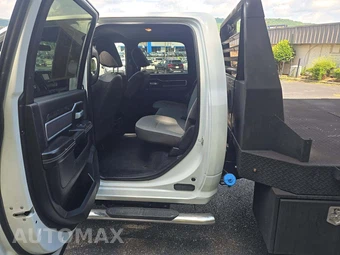 2024 Ram 3500 Cab Chassis SLT Crew Cab DRW – miniatura 10