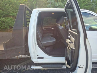 2024 Ram 3500 Cab Chassis SLT Crew Cab DRW – miniatura 12