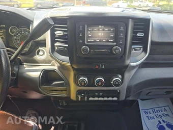 2024 Ram 3500 Cab Chassis SLT Crew Cab DRW – miniatura 7