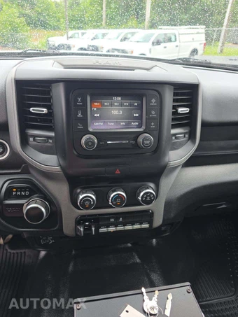 2024 Ram 3500 Cab Chassis Tradesman Crew Cab – miniatura 10