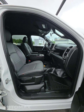 2024 Ram 3500 Cab Chassis Tradesman Crew Cab – miniatura 17