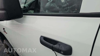 2024 Ram 3500 Cab Chassis Tradesman Crew Cab DRW – miniatura 29