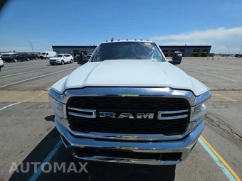 2024 Ram 3500 Cab Chassis Tradesman Crew Cab DRW – miniatura 2