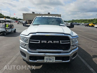 2024 Ram 3500 Cab Chassis Tradesman Crew Cab DRW – miniatura 2
