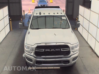 2024 Ram 3500 Cab Chassis Tradesman Crew Cab DRW – miniatura 2