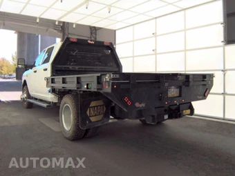 2024 Ram 3500 Cab Chassis Tradesman Crew Cab DRW – miniatura 6