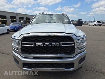2024 Ram 3500 Cab Chassis Tradesman Crew Cab DRW – miniatura 2