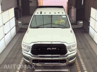 2024 Ram 3500 Cab Chassis Tradesman Crew Cab DRW – miniatura 2