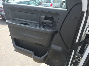 2024 Ram 3500 Cab Chassis Tradesman Crew Cab DRW – miniatura 9