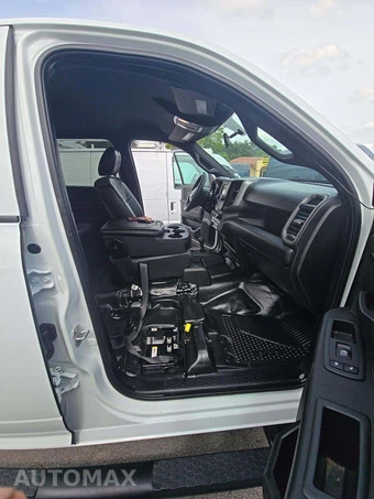 2024 Ram 3500 Cab Chassis Tradesman Crew Cab DRW - miniatura 17
