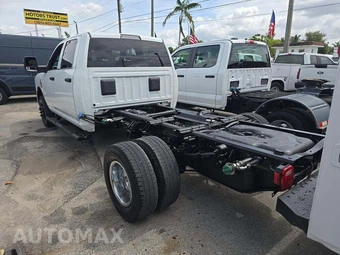2024 Ram 3500 Cab Chassis Tradesman Crew Cab DRW - miniatura 2