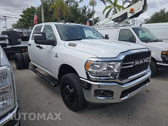 2024 Ram 3500 Cab Chassis Tradesman Crew Cab DRW - miniatura 4