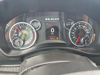 2024 Ram 3500 Cab Chassis Tradesman Crew Cab DRW - miniatura 9