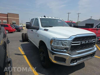 2024 Ram 3500 Cab Chassis Tradesman Crew Cab DRW - miniatura 4