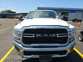 2024 Ram 3500 Cab Chassis Tradesman Crew Cab DRW – miniatura 2