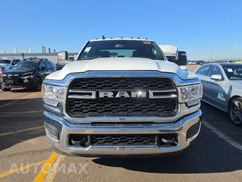 2024 Ram 3500 Cab Chassis Tradesman Crew Cab DRW – miniatura 2