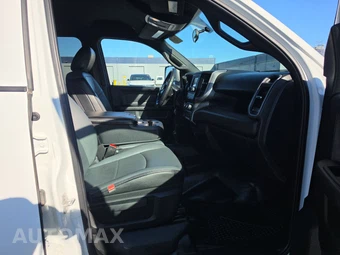 2024 Ram 3500 Cab Chassis Tradesman Crew Cab DRW – miniatura 8