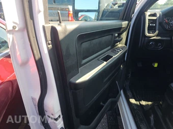 2024 Ram 3500 Cab Chassis Tradesman Crew Cab DRW – miniatura 9