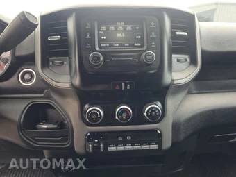 2024 Ram 3500 Cab Chassis Tradesman Crew Cab DRW – miniatura 11