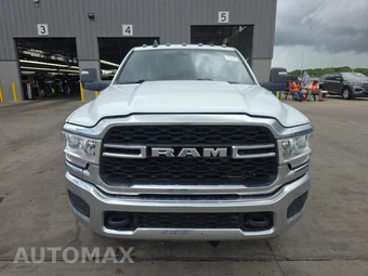 2024 Ram 3500 Cab Chassis Tradesman Crew Cab DRW – miniatura 2