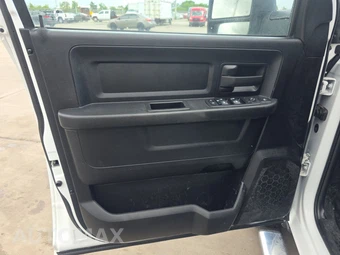 2024 Ram 3500 Cab Chassis Tradesman Crew Cab DRW – miniatura 9