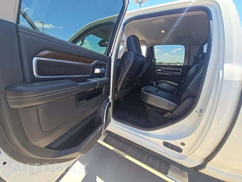 2024 Ram 3500 Laramie Crew Cab Long Bed - miniatura 13