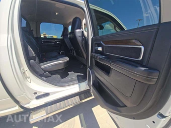 2024 Ram 3500 Laramie Crew Cab Long Bed - miniatura 16