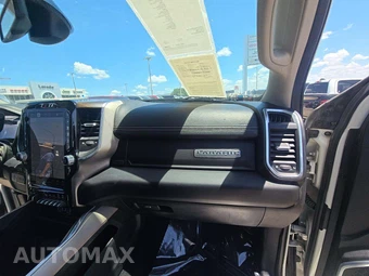 2024 Ram 3500 Laramie Crew Cab Long Bed - miniatura 19