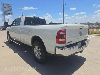 2024 Ram 3500 Laramie Crew Cab Long Bed - miniatura 2