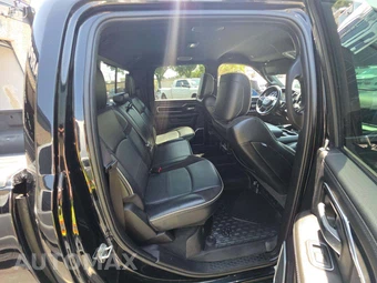 2024 Ram 3500 Laramie Crew Cab Long Bed DRW - miniatura 16