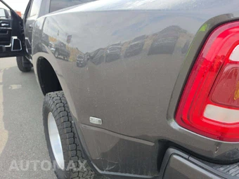 2024 Ram 3500 Laramie Crew Cab Long Bed DRW - miniatura 26