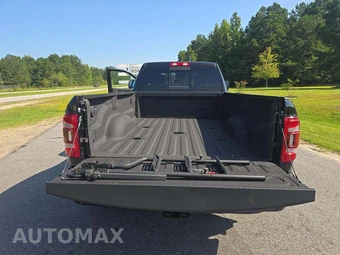 2024 Ram 3500 Laramie Crew Cab Long Bed DRW - miniatura 11