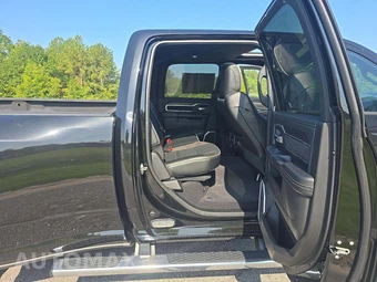 2024 Ram 3500 Laramie Crew Cab Long Bed DRW - miniatura 13