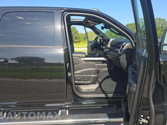 2024 Ram 3500 Laramie Crew Cab Long Bed DRW - miniatura 15