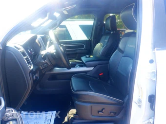 2024 Ram 3500 Laramie Crew Cab Medium Bed – miniatura 6