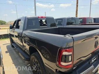 2024 Ram 3500 Laramie Extended Crew Cab Medium Bed – miniatura 2