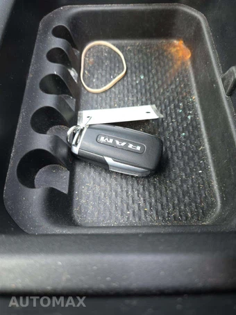 2024 Ram 3500 Laramie Extended Crew Cab Medium Bed DRW - miniatura 8
