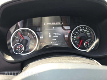 2024 Ram 3500 Laramie Extended Crew Cab Medium Bed DRW - miniatura 9
