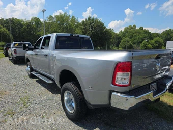 2024 Ram 3500 Tradesman Crew Cab Long Bed DRW – miniatura 2