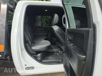 2024 Ram 3500 Tradesman Crew Cab Long Bed DRW – miniatura 13