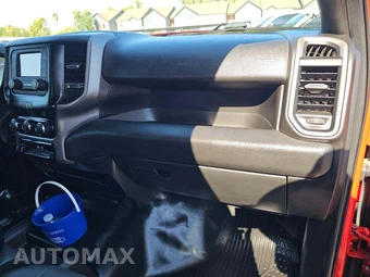 2024 Ram 3500 Tradesman Crew Cab Long Bed DRW – miniatura 16
