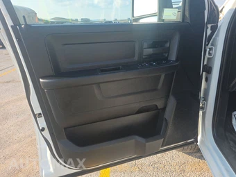 2024 Ram 3500 Tradesman Crew Cab Long Bed DRW - miniatura 9